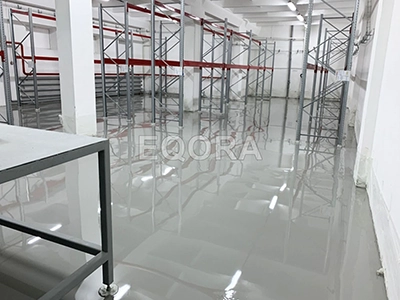 Бесшовное покрытие футбольного поля из резиновой крошки